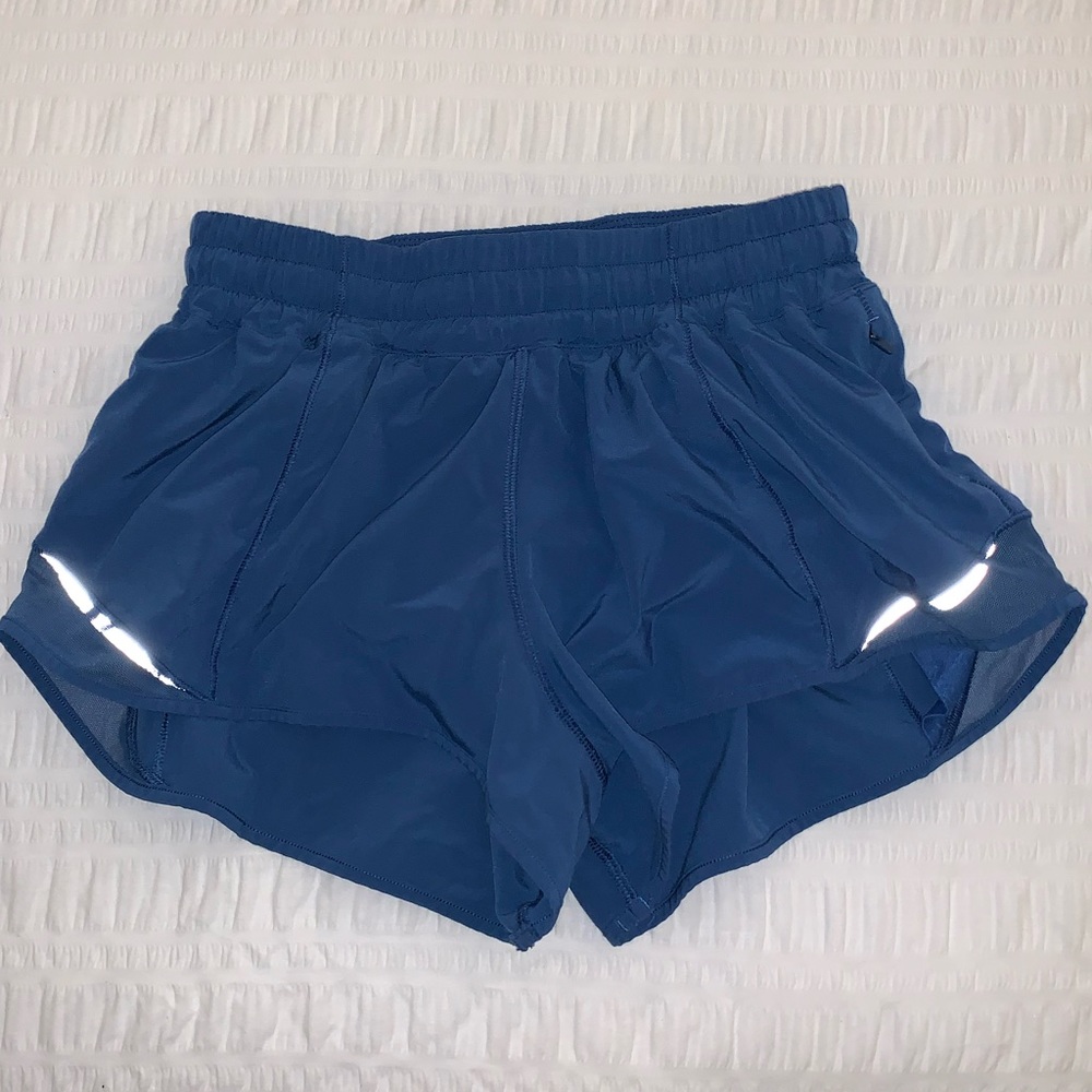LULULEMON hotty hot shorts 2.5” navy blue
